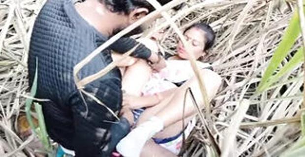 Khet Me Bhabhi Chut Choda Lover Mote